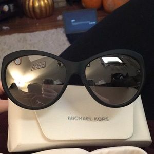 Michael Kors MK2002 30226G Black / Silver Mirror